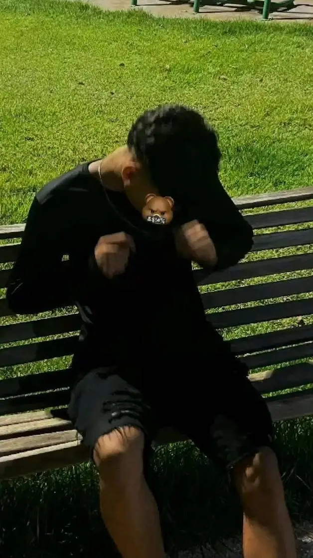 ai character: luka💥 background