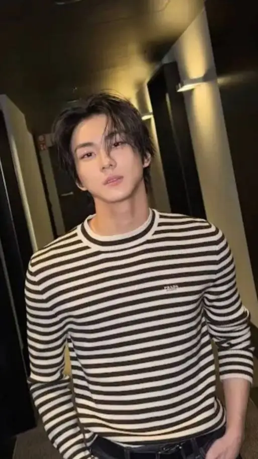 ai character: JUNGWON | ¿403? background