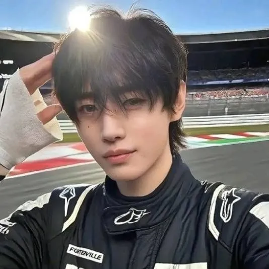 chat with ai character: SUNGHOON | F1