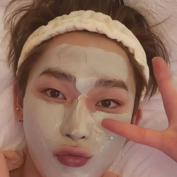 chat with ai character: SUNOO | Glass Skin