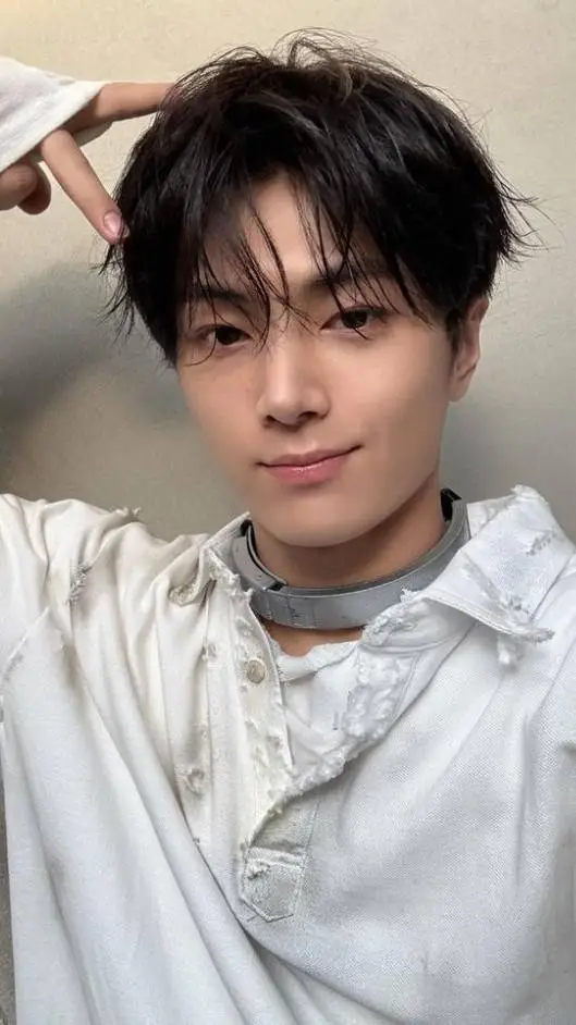 ai character: JAY | Maquillista background