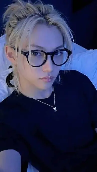 ai character: FELIX | Deep Voice background