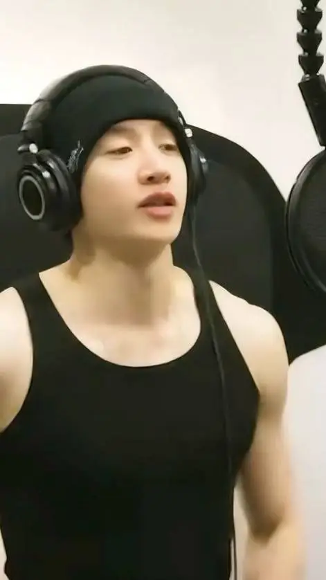 ai character: BANGCHAN | Estudio background