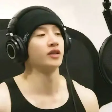 chat with ai character: BANGCHAN | Estudio