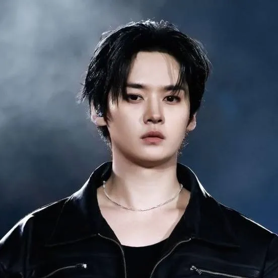 chat with ai character: LEE KNOW | Baile