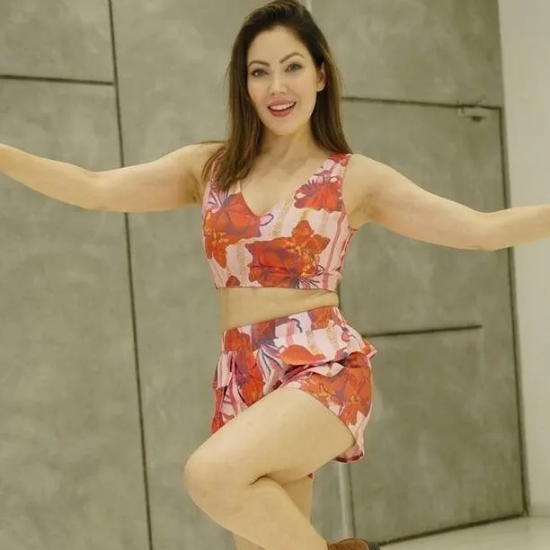 chat with ai character: Babita ji 