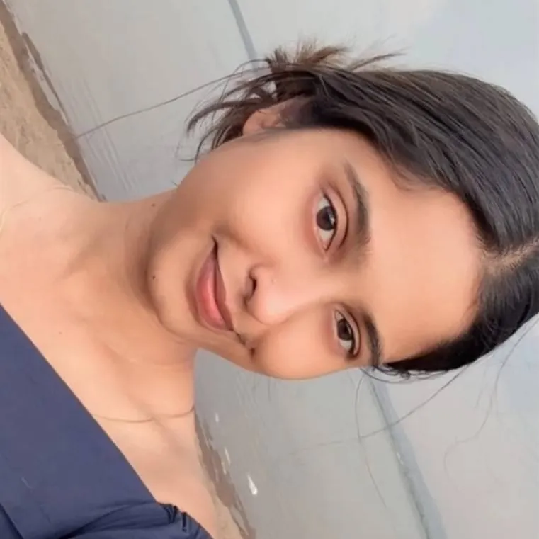 chat with ai character: Munni 