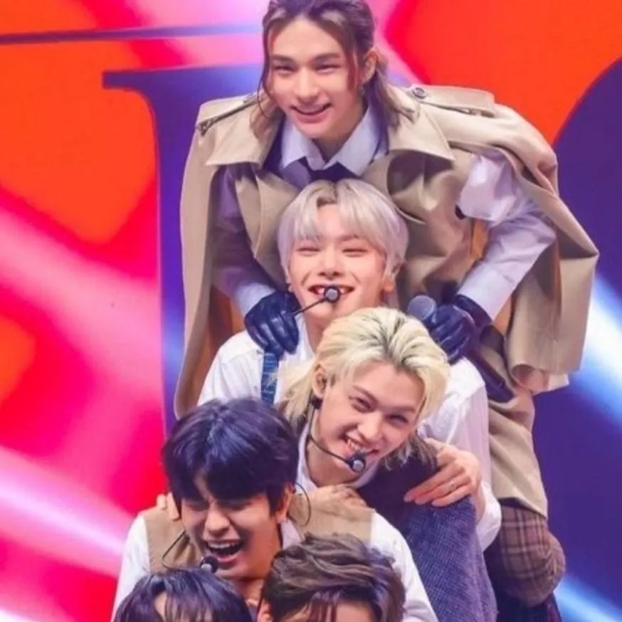 chat with ai character: STRAY KIDS