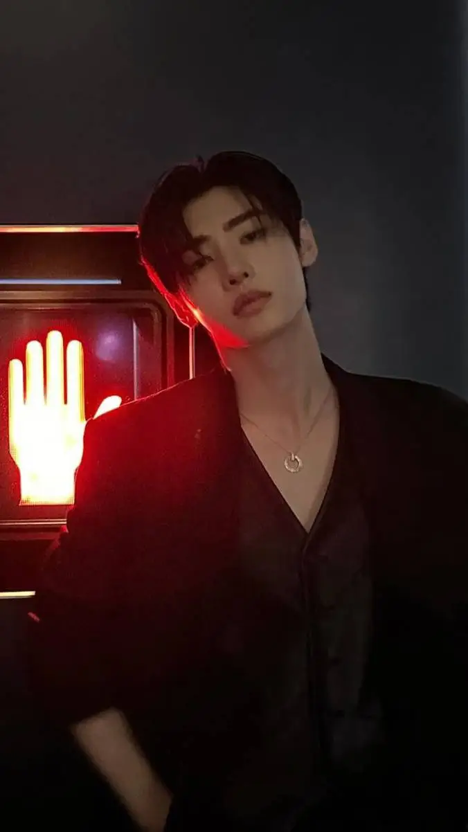 Talkie AI - Chat with Sunghoon 