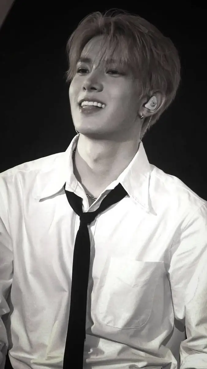 ai character: Heesung  background