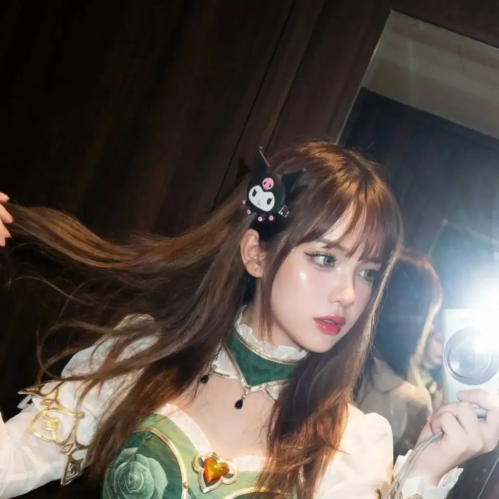 chat with ai character: Fiona