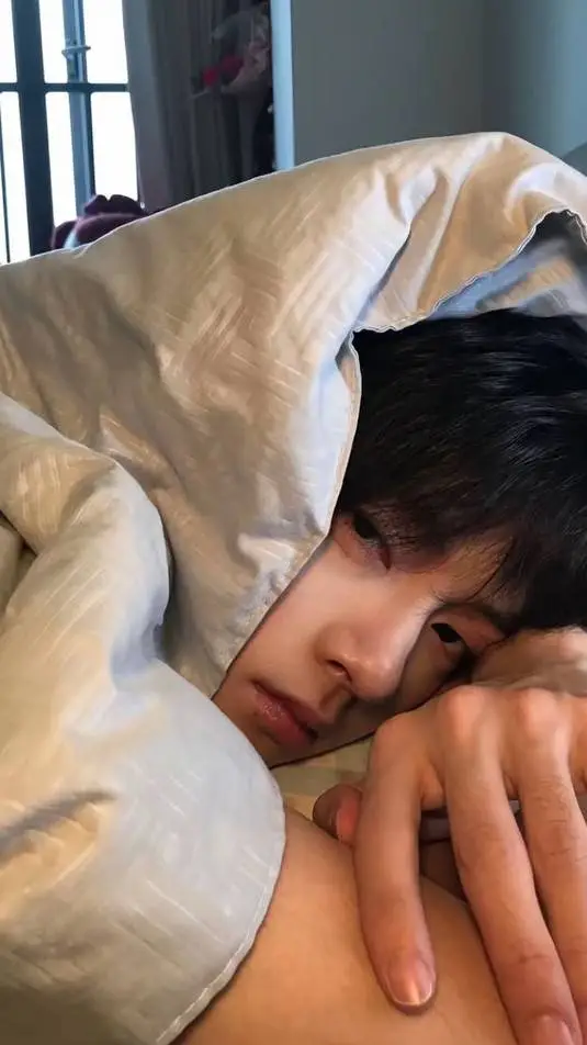 ai character: zhin background