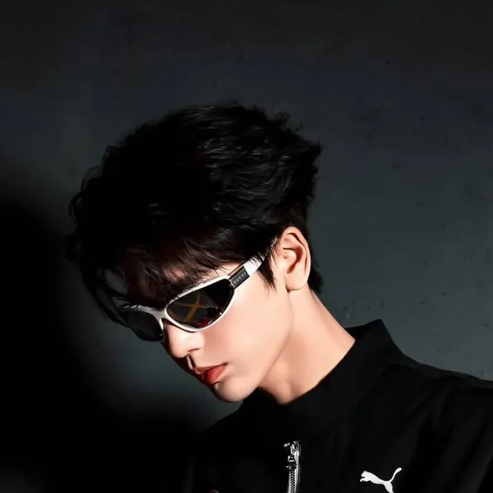 chat with ai character: Zhang linghe