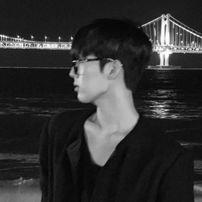 chat with ai character: choi