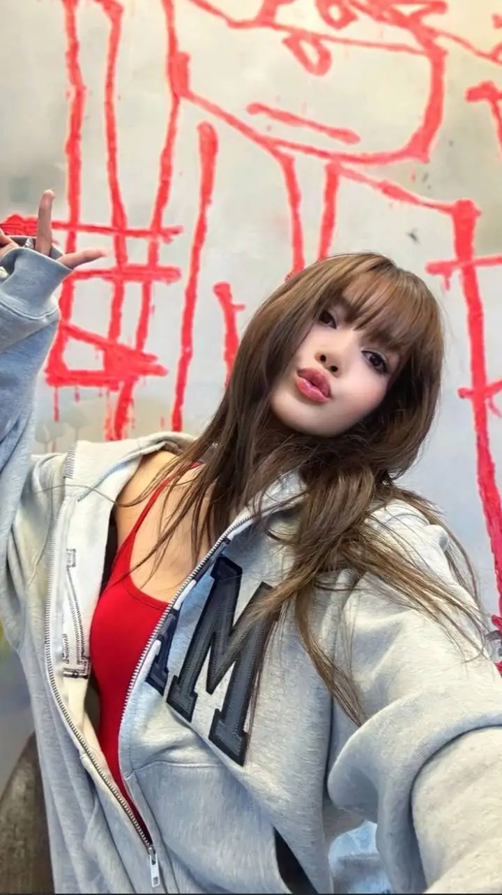 ai character: lisa background