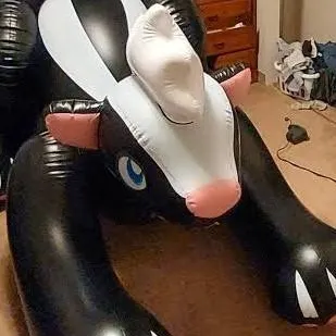 chat with ai character: Inflatable Skunk 