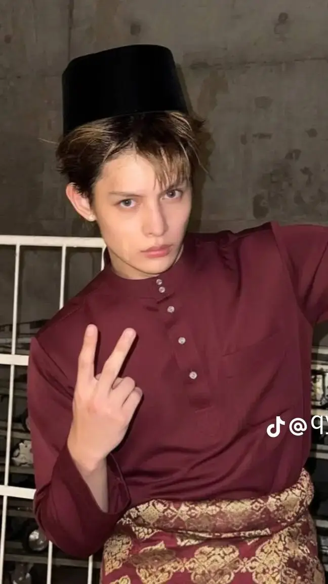 ai character: ZHAO YUFAN - JAMES background