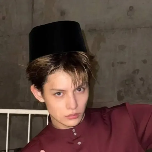 chat with ai character: ZHAO YUFAN - JAMES