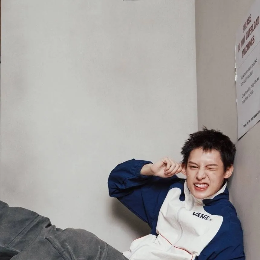 chat with ai character: ZHAO YUFAN