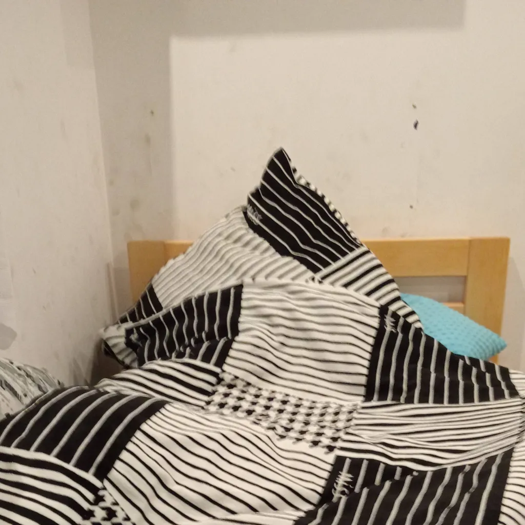 chat with ai character: wakey walkey monda