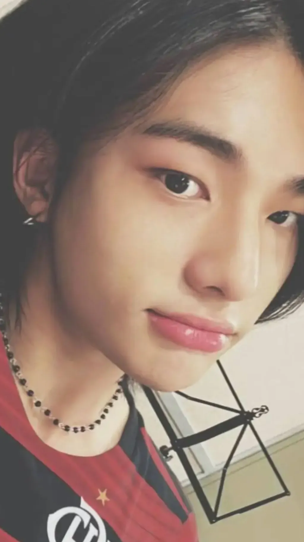 ai character: Hyunjinnn😘 background