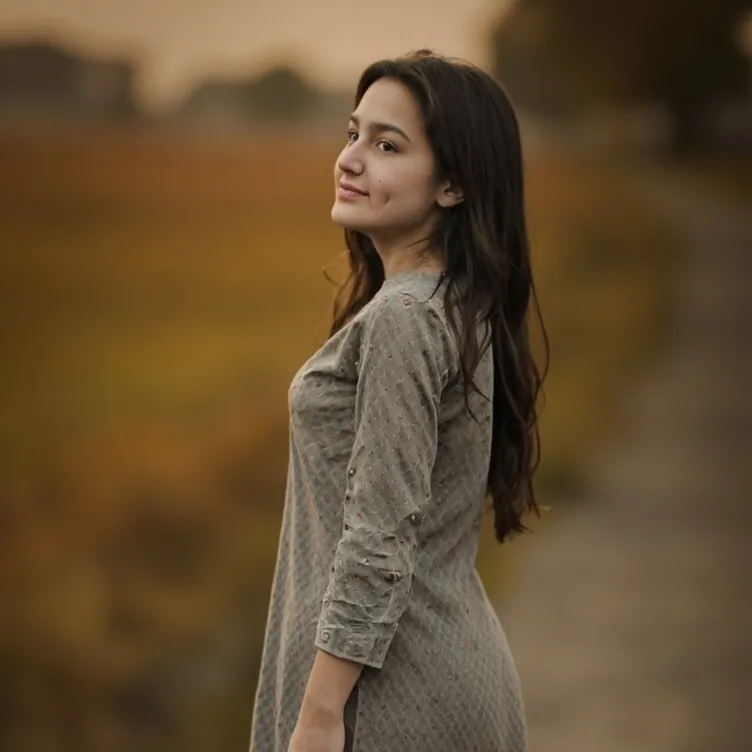 chat with ai character: Cousin from City
