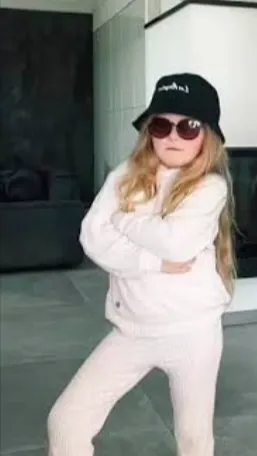 ai character: Lotti (Gustav’s)  background