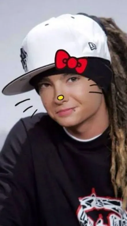 ai character: Tom kaulitz  background