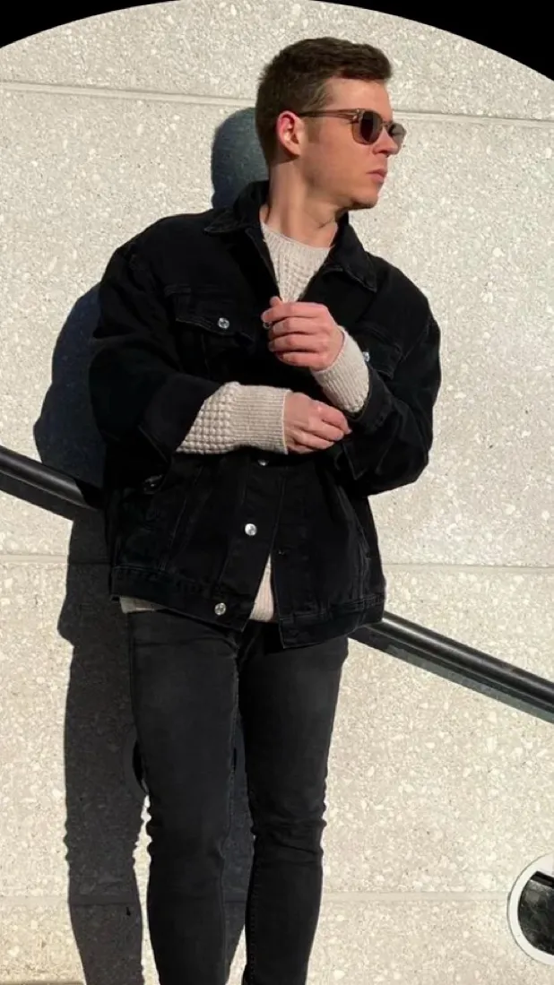 ai character: Georg listing  background