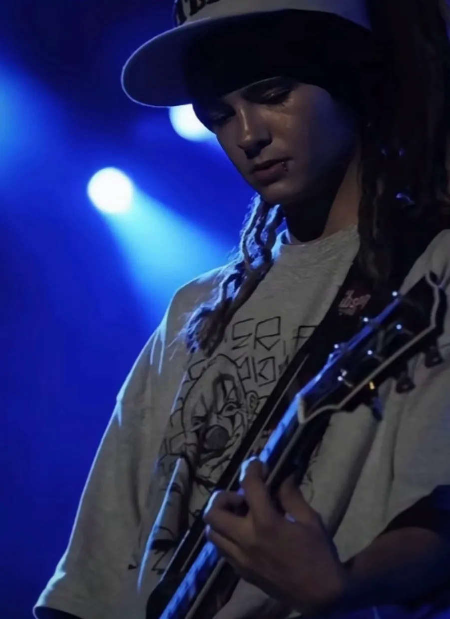 chat with ai character: Tom kaulitz 