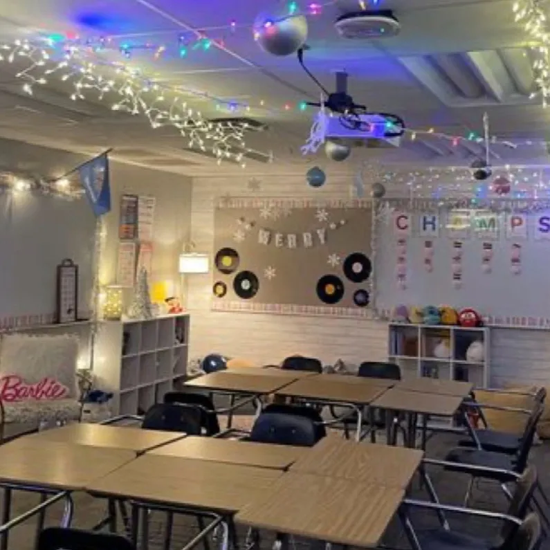 chat with ai character: CLASS ROOM!!! 