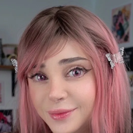 chat with ai character: Pinkloving