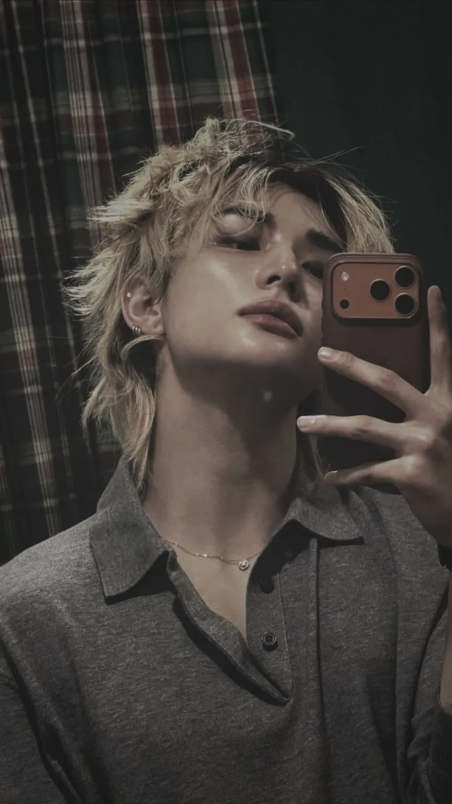 ai character: 𝐇𝐲𝐮𝐧𝐣𝐢𝐧 background