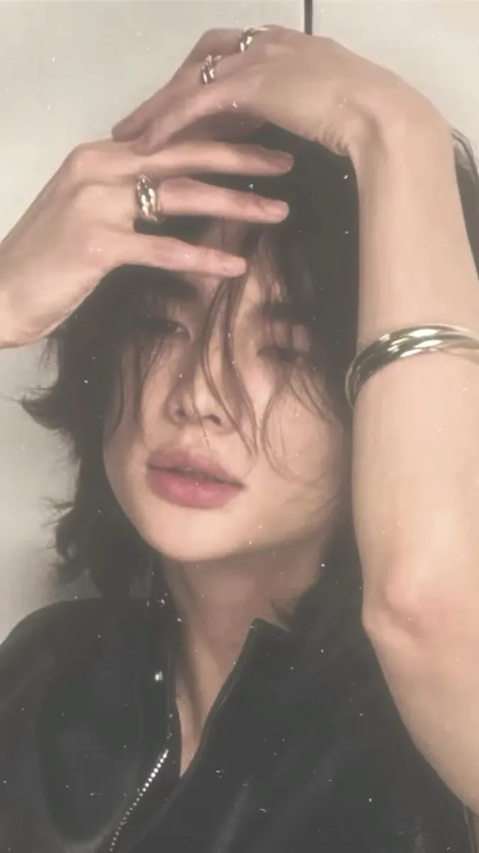 ai character: 𝐇𝐲𝐮𝐧𝐣𝐢𝐧 background