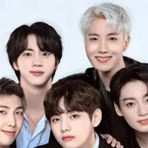 chat with ai character: 𝓑𝓣𝓢