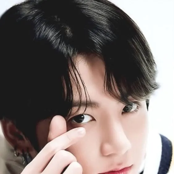 chat with ai character: Jungkook🐰