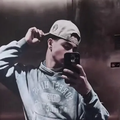 chat with ai character: Malichi Barton 