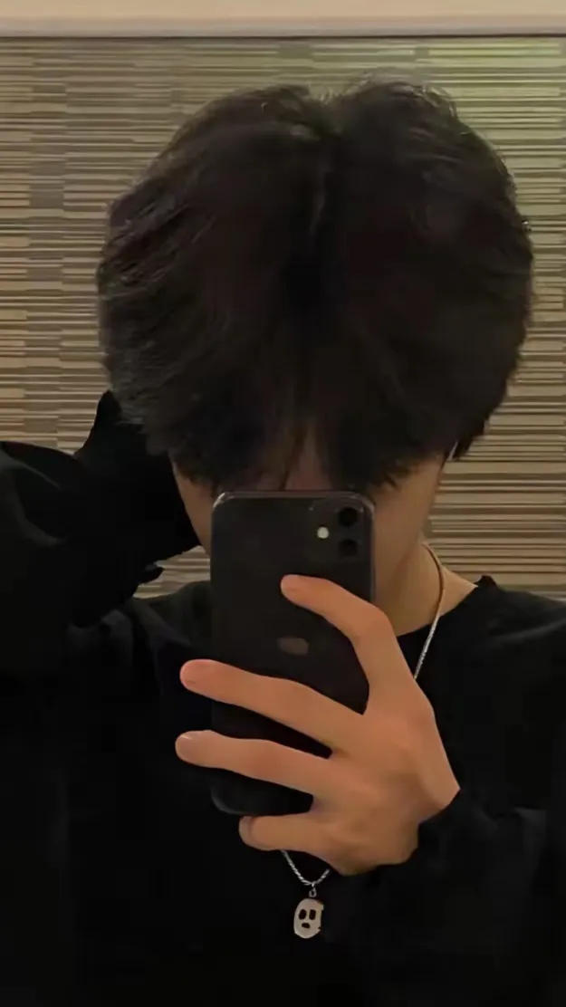 ai character: Renz background