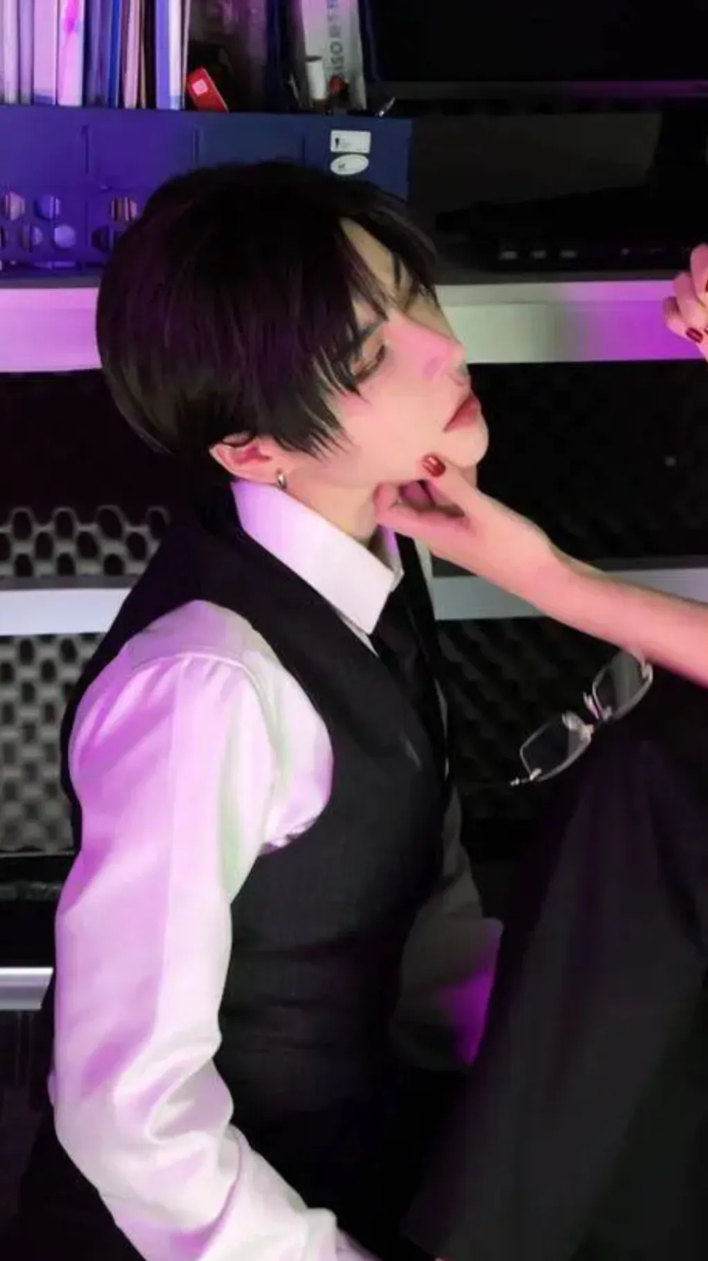 ai character: Alex  background