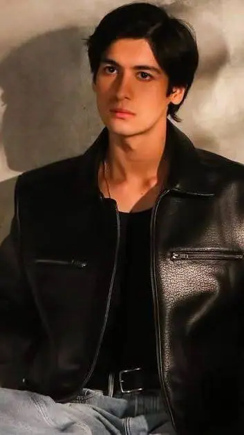 ai character: mark Keifer Watson background