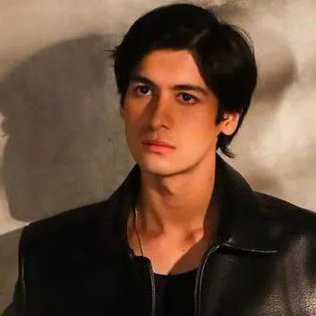 chat with ai character: mark Keifer Watson