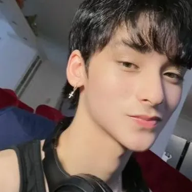 chat with ai character: Ci-N 