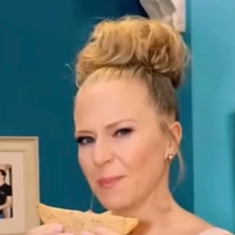 chat with ai character: Kellie Bright