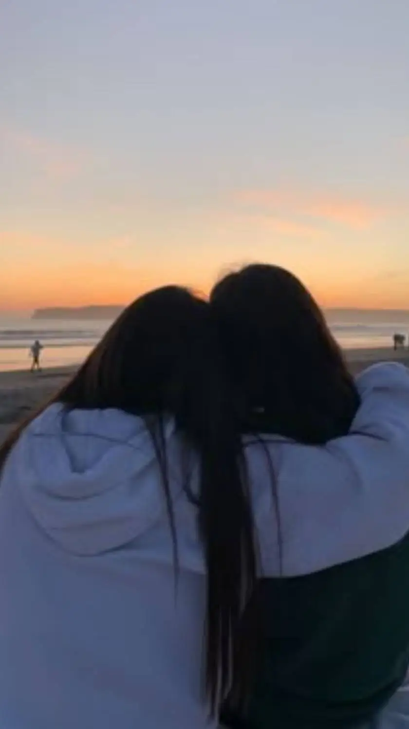 ai character: Ta meilleure amie background