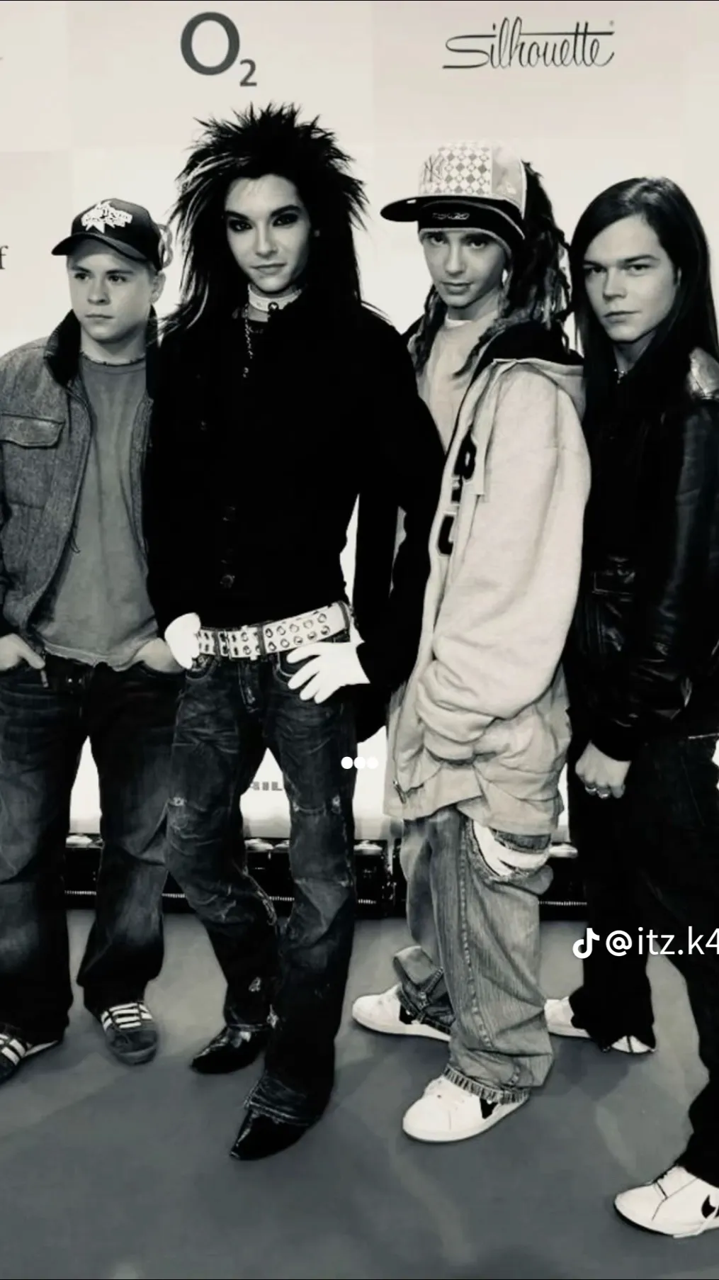 ai character: Tokio Hotel  background