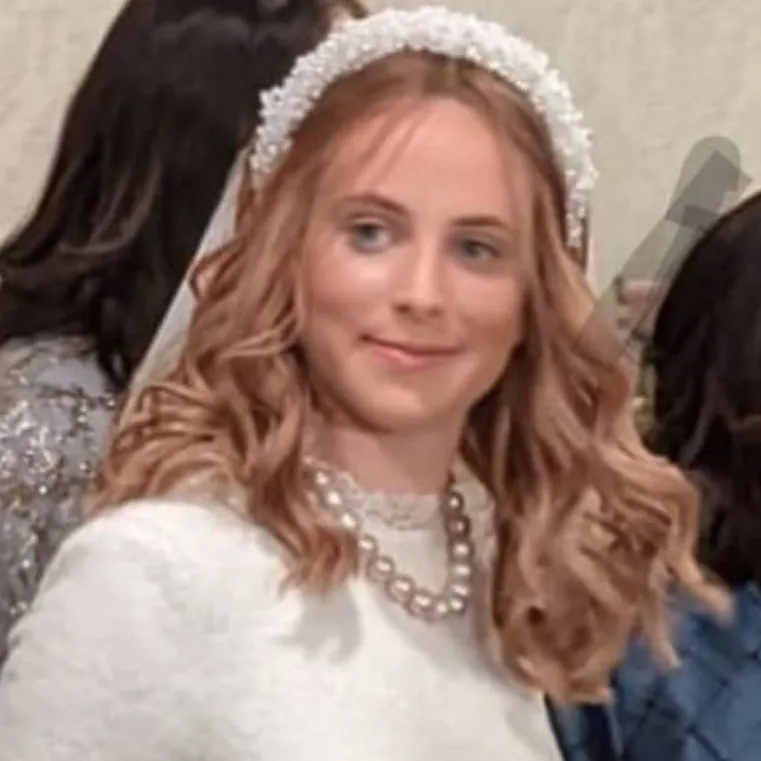 chat with ai character: Chaya