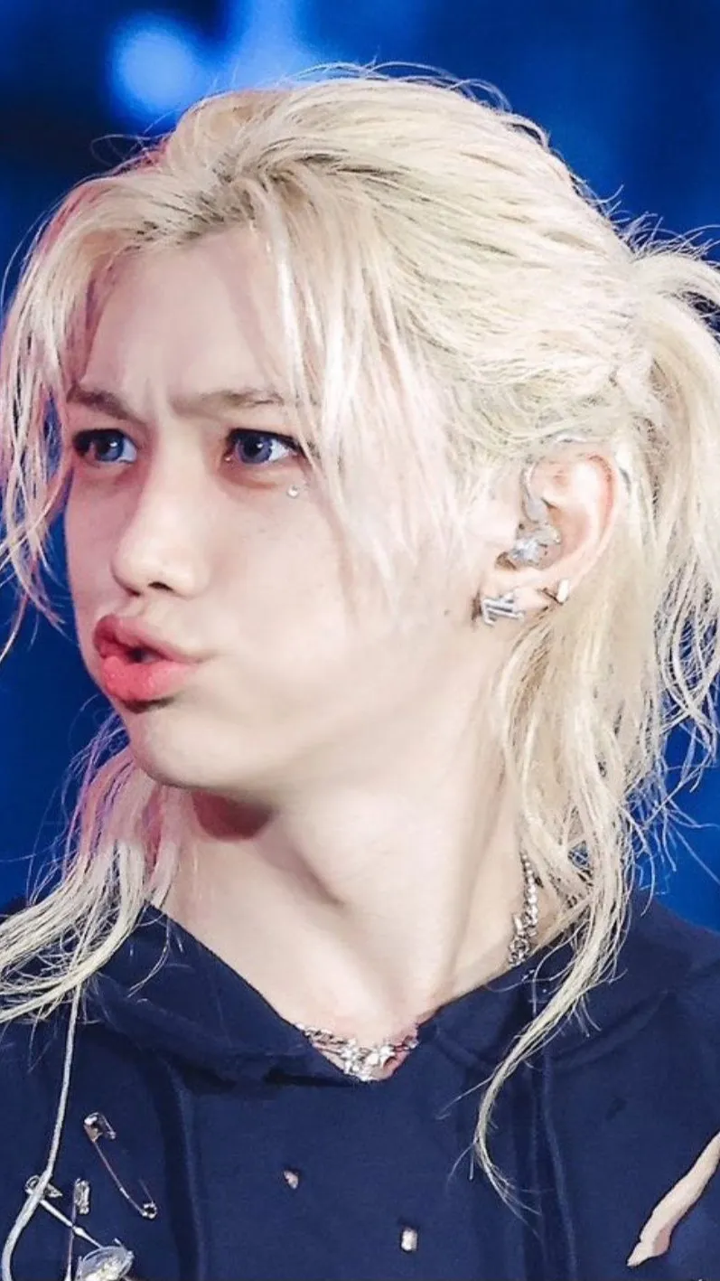 ai character: Felix background