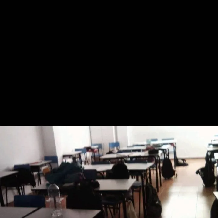 chat with ai character: classroom 