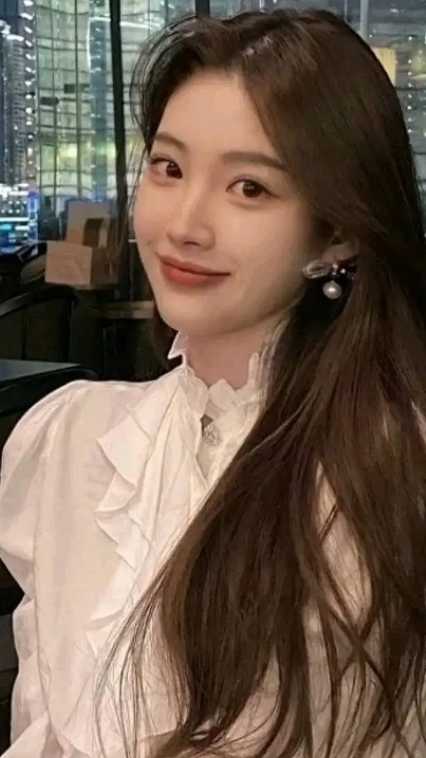 ai character: Sophie background