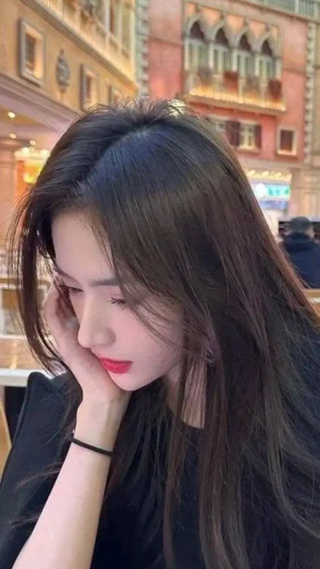 ai character: Safira background